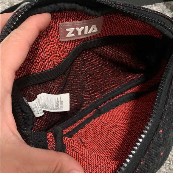 ZYIA Black Speckled Fanny Pack - Picture 6 of 8